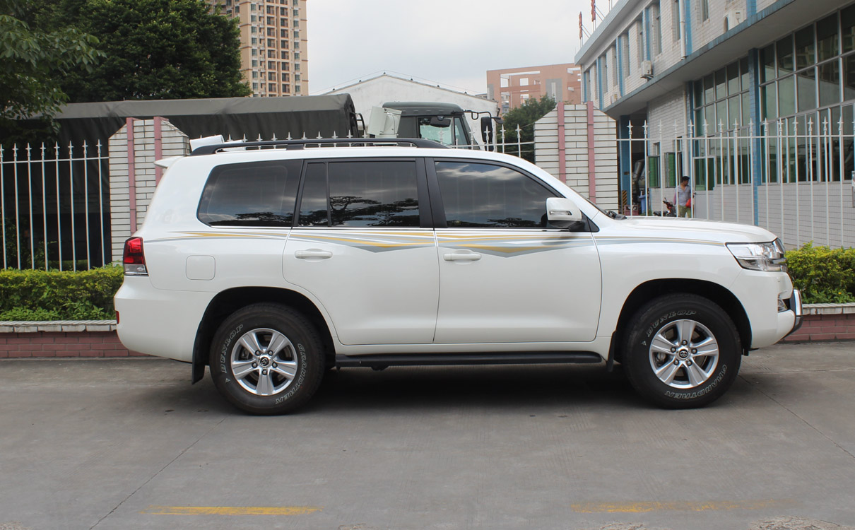 丰田轿车型指挥车（霸道/普拉多）